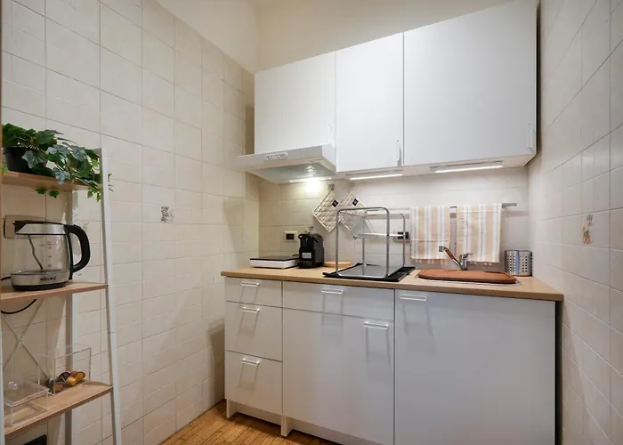 Guesthost - 184 - Urban Convenience Near The Station Апартаменты Бари