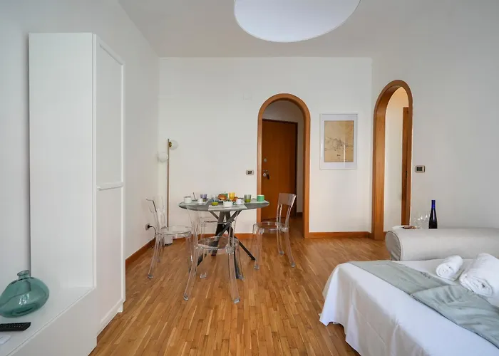 Guesthost - 184 - Urban Convenience Near The Station Бари