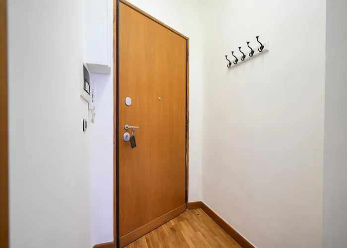 Guesthost - 184 - Urban Convenience Near The Station Апартаменты Бари