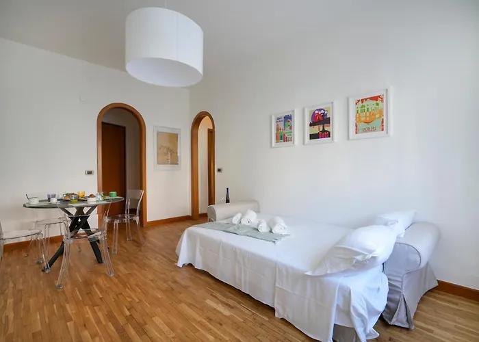 Апартаменты Guesthost - 184 - Urban Convenience Near The Station