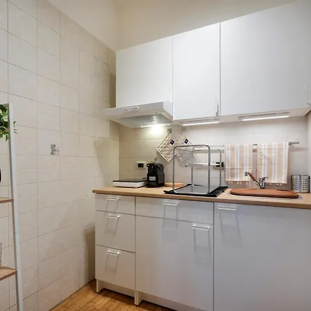 Guesthost - 184 - Urban Convenience Near The Station Apartmán Bari