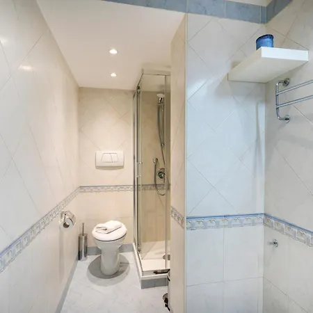 184 - Urban Convenience Near The Station *