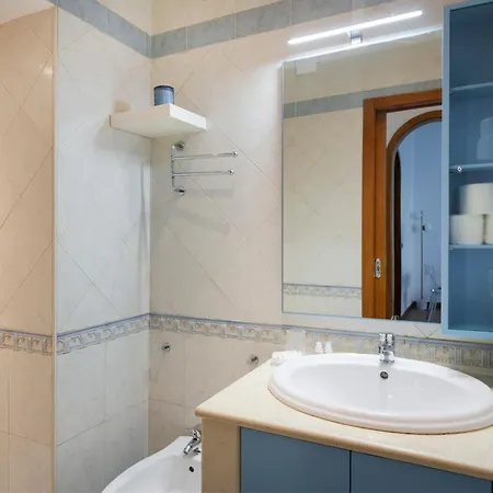 Appartement 184 - Urban Convenience Near The Station Bari